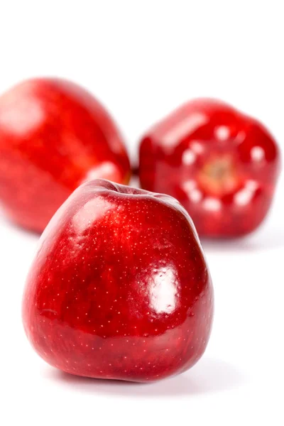 3 つの赤いりんご — ストック写真