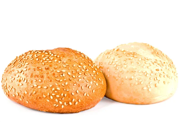 Brot, Brötchen mit Sesam bestreut — Stockfoto
