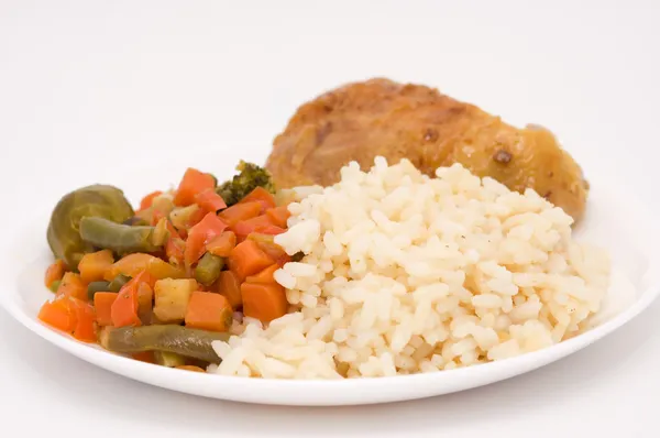Рис с овощами и мясом. — стоковое фото