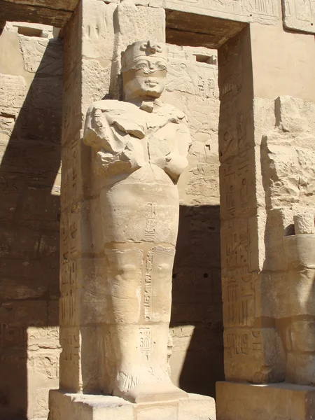 The Egyptian statue — стокове фото