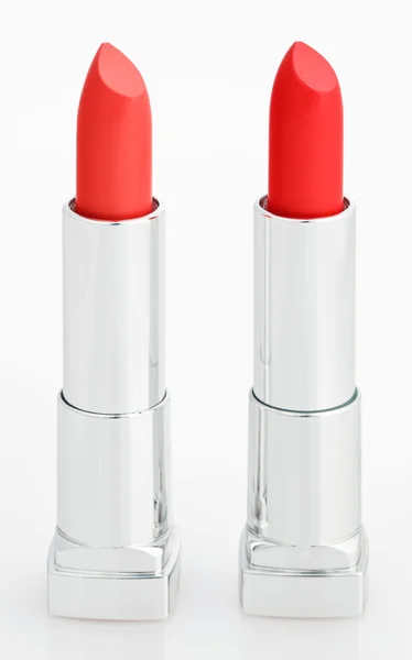 Due rossetti rossi isolati su bianco — Foto Stock