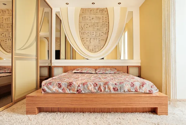 Camera da letto in toni caldi — Foto Stock