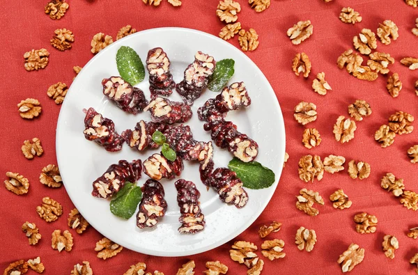 Cevizli sucuk (ceviz rulo) dekore edilmiş