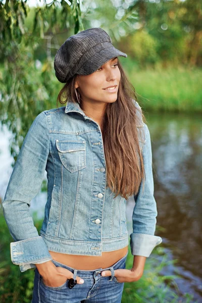 Attractive young woman dressed in jean — Stock Photo, Image