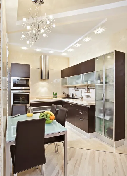 Interior de cocina moderna en tonos cálidos — Foto de Stock