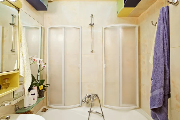 Modern liten dusch-bad — Stockfoto