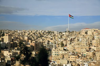 Amman şehir manzaralı bir bayrakla, jordan