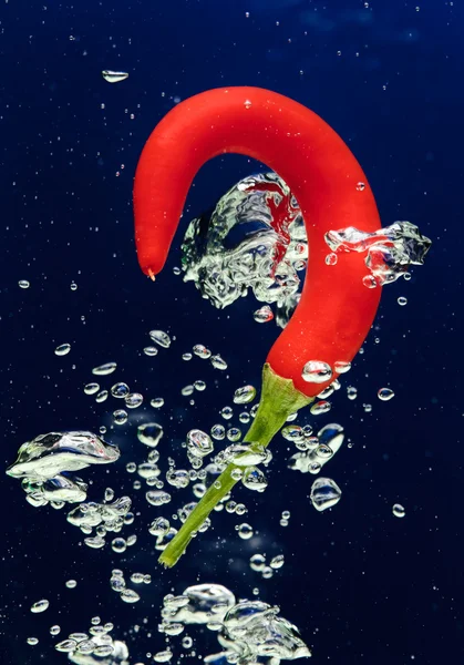 Chilli pepper falling in water — Stock Photo, Image