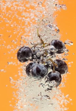 Bunch of grapes floating in water clipart