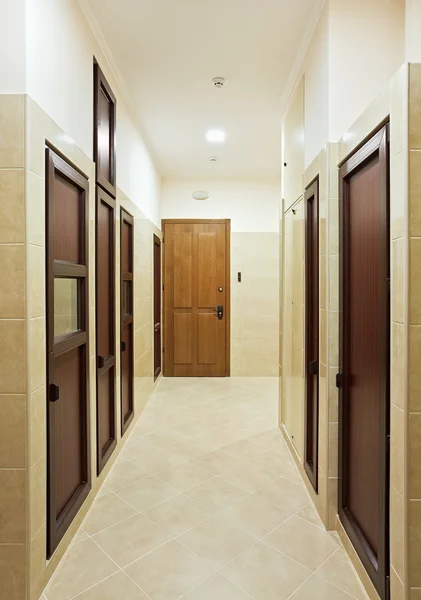Interior moderno salão com portas — Fotografia de Stock
