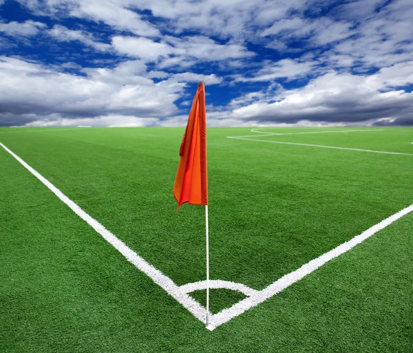 Rode vlag in een voetbal grond corner — Stockfoto