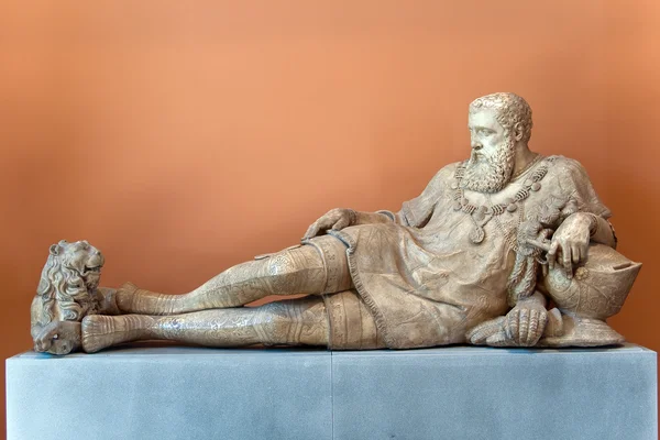 ルーヴル美術館、パリで古代ローマ像 — ストック写真