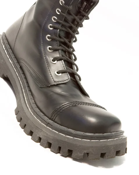 Черные кожаные высокие ботинки — стоковое фото