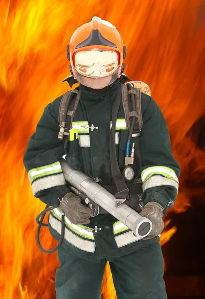 El bombero en los regimientos —  Fotos de Stock