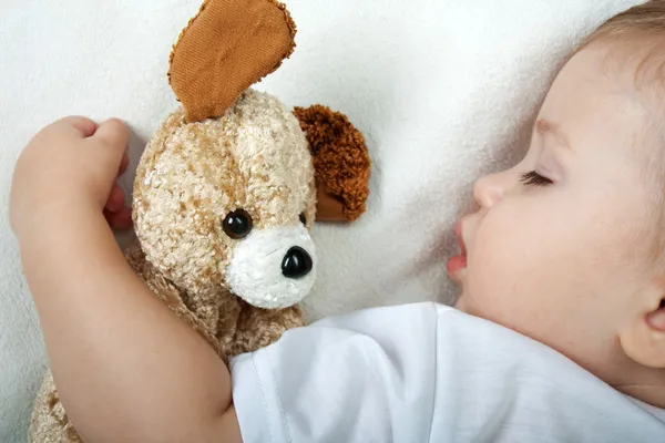 Маленька дитина спить — стокове фото