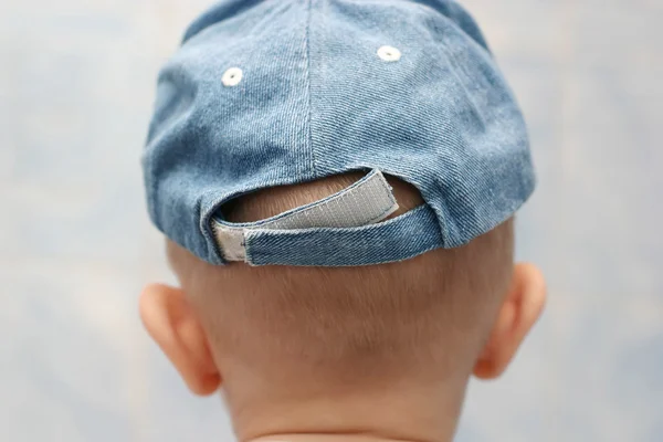 Back of child head and cap — Stock Photo, Image