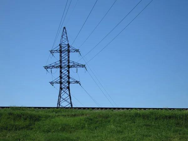Wieża energii elektrycznej z linii kabla — Zdjęcie stockowe