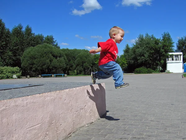 Little child jump long — Stock Photo, Image