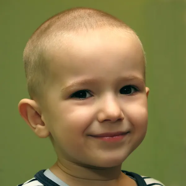 Kleines Kind lächelt — Stockfoto