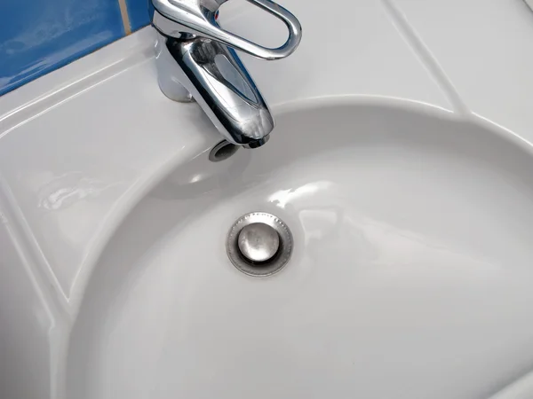 Chiuvetă și robinet — Fotografie, imagine de stoc