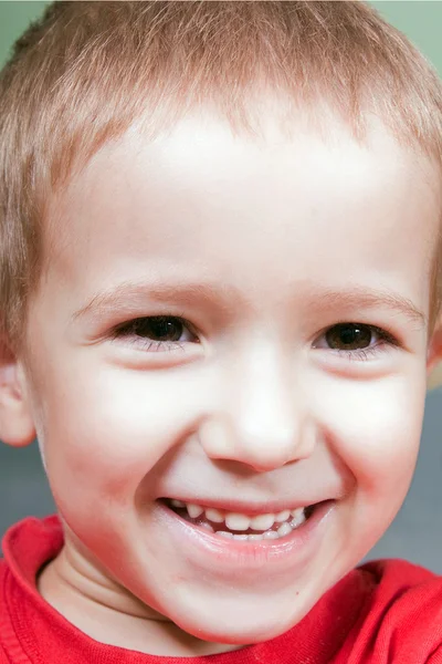 Μικρό παιδί χαμογελώντας — Φωτογραφία Αρχείου