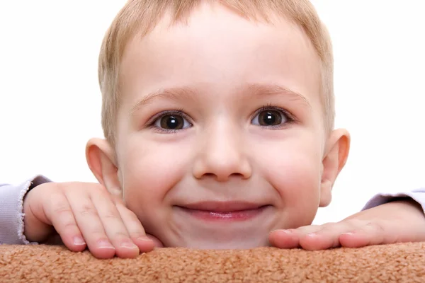 Маленька дитина посміхається — стокове фото