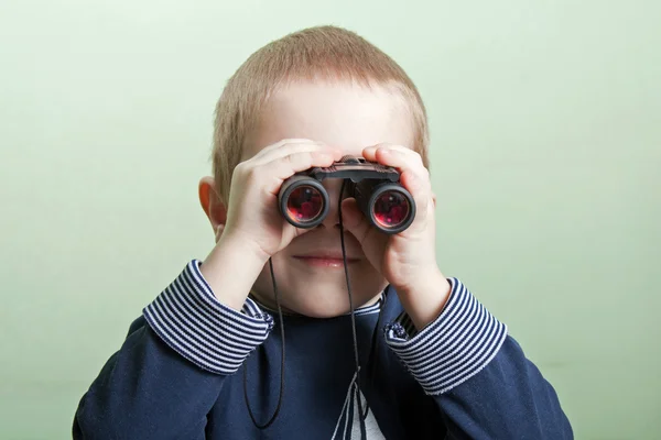 Child with binoculars — Stock Photo, Image