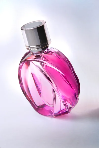 Розовая бутылка аромата — стоковое фото