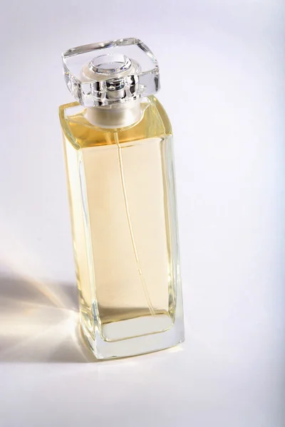 Žlutá parfémy láhev — Stock fotografie