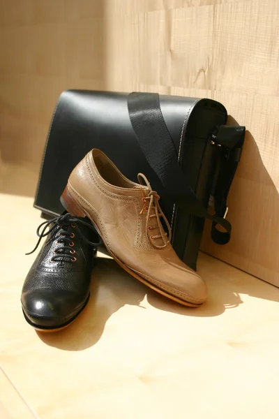 Männertasche und Schuhe — Stockfoto