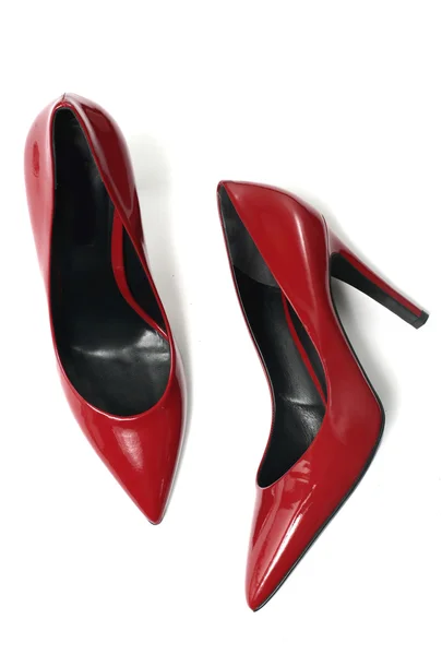 Sapatos femininos vermelhos com caminho de recorte . — Fotografia de Stock