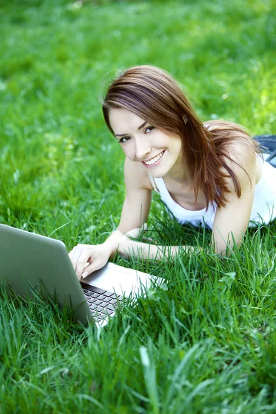 Student with notebook outdoor — Stock Photo, Image