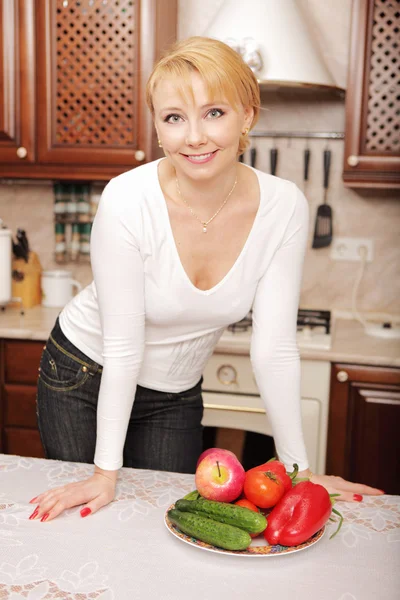 stock image Young woman in the kitchen