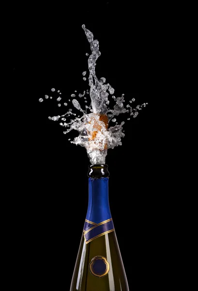 Explosão de cortiça de garrafa de champanhe — Fotografia de Stock