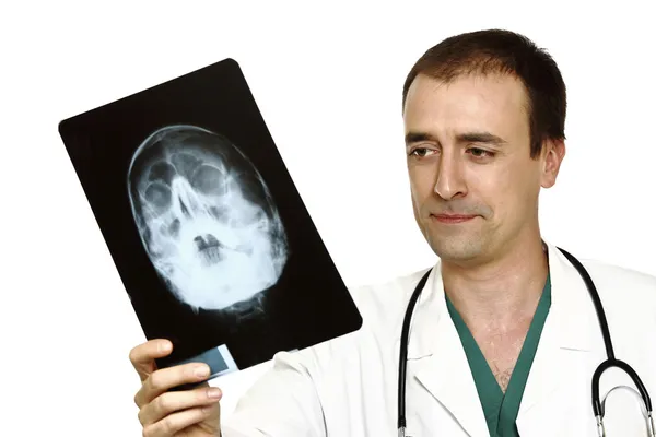 Médico e raio-X — Fotografia de Stock