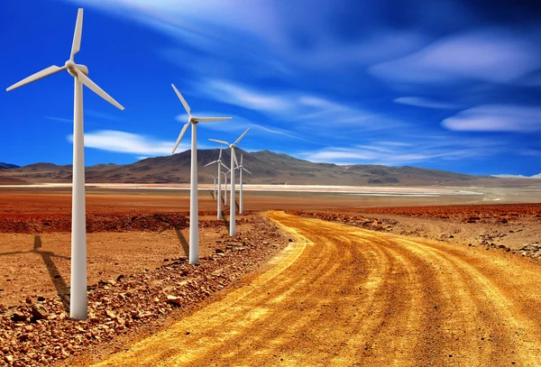 Windturbine in de woestijn — Stockfoto
