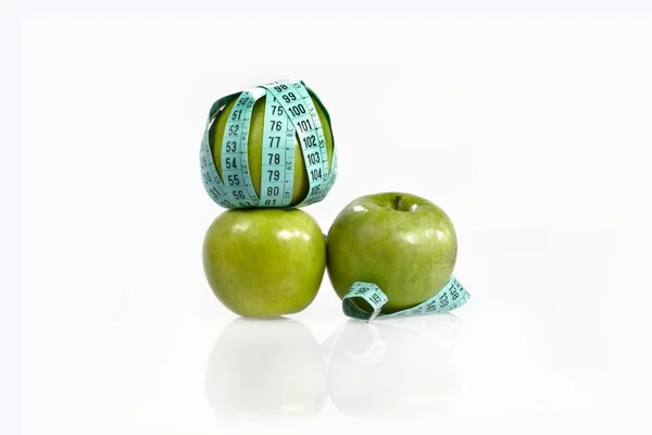 Santimetre da üç elma — Stok fotoğraf