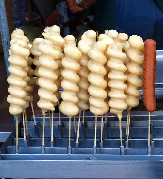 Cães de milho em paus — Fotografia de Stock