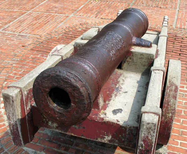 Oude bronzen kanon — Stockfoto