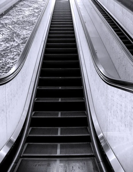 Lång rulltrappa — Stockfoto