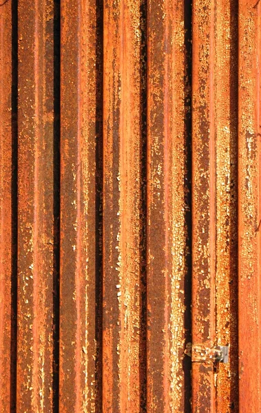 Ferro ondulado enferrujado — Fotografia de Stock