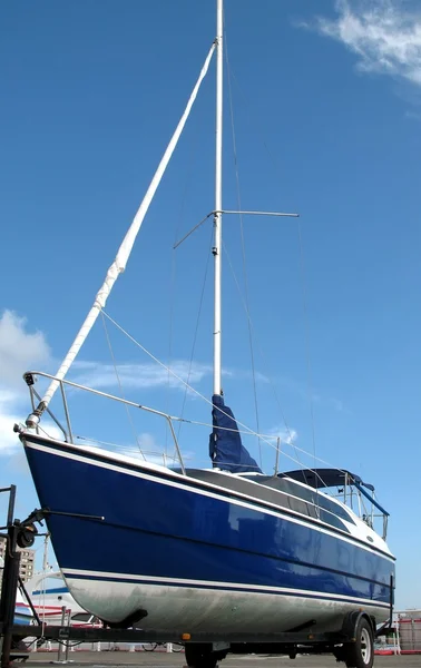 Modernes Segelboot — Stockfoto