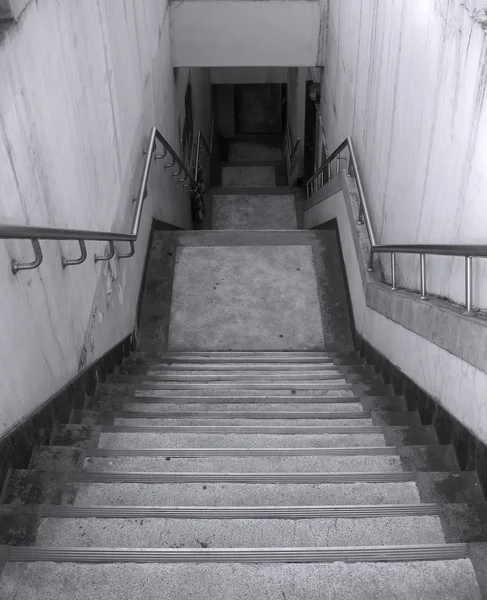 肮脏的楼梯 — 图库照片