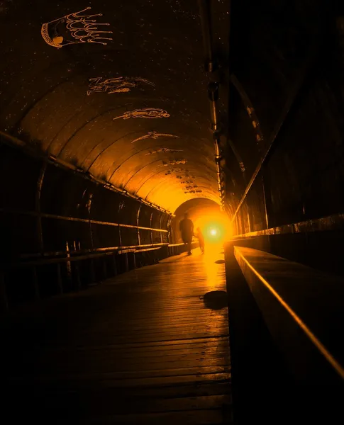 Світло в кінці тунелю — стокове фото