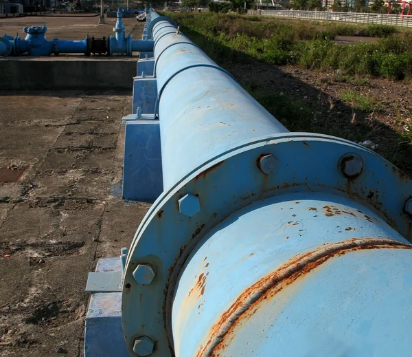 Arrugginito della pipeline blu — Foto Stock