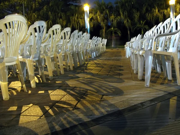 Rânduri de scaune din plastic — Fotografie, imagine de stoc