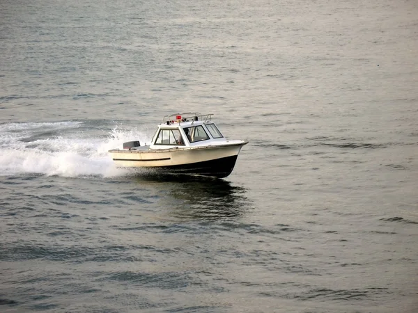 Barco de patrulha — Fotografia de Stock