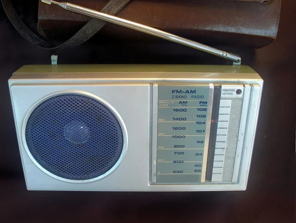 Vintage taşınabilir radyo — Stok fotoğraf