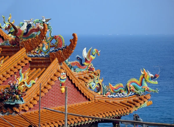 中国寺庙由海 — 图库照片