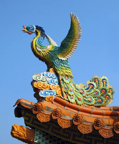 Tapınağı çatı dekore edilmiş — Stok fotoğraf